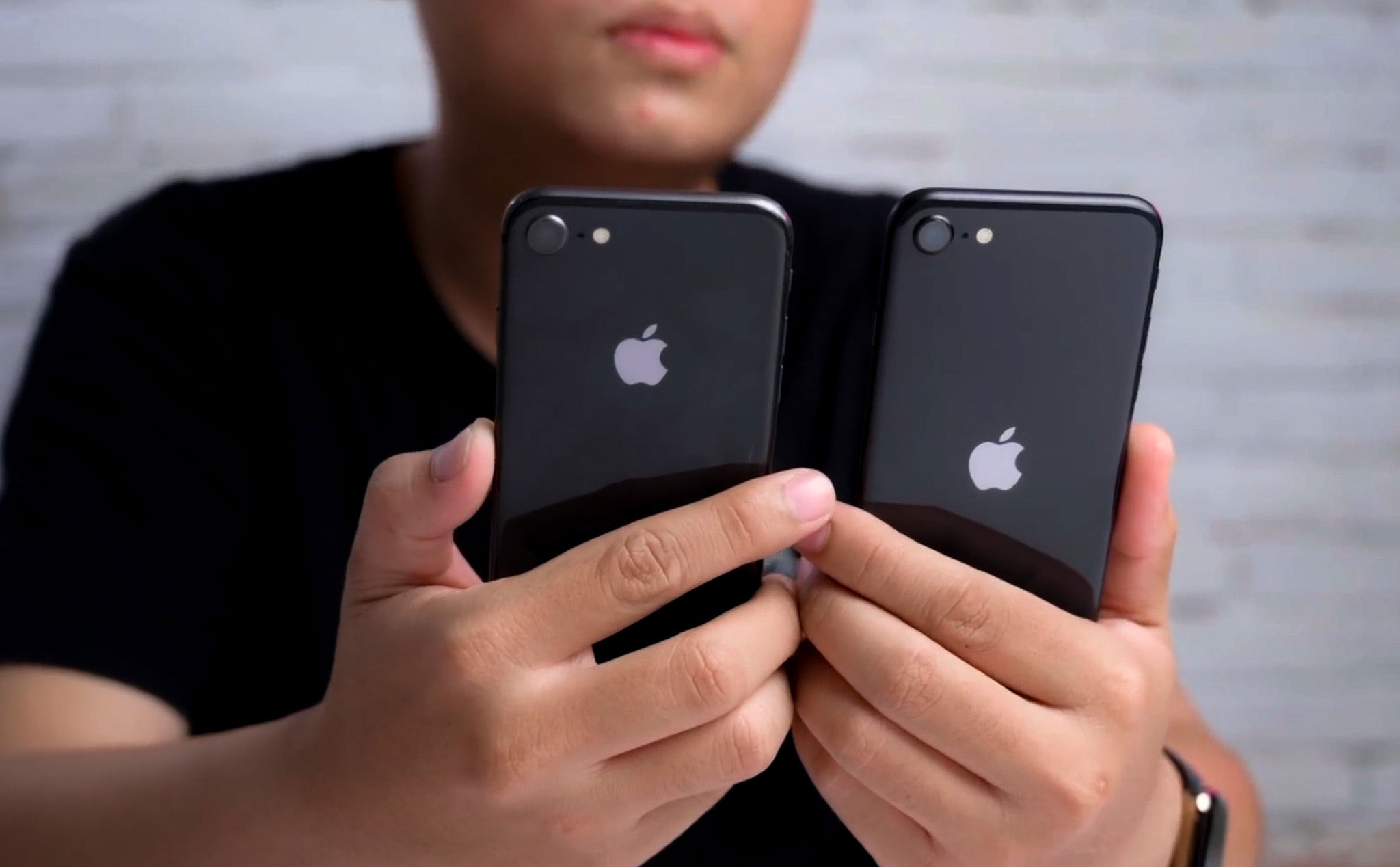 So sánh iPhone 8 và iPhone SE (2020): Cầm trên tay khác với ...