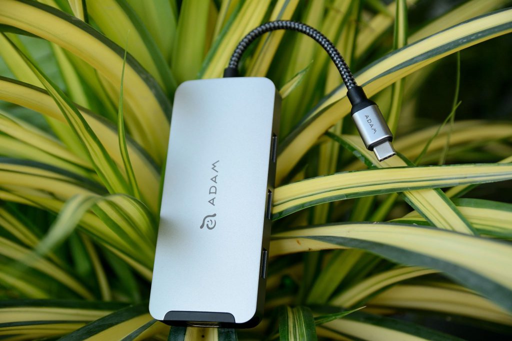 Trên tay Hub USB-C ADAM ELEMENTS 8 IN 1 – Hoàn thiện tốt, sạc PD 100W, không nóng, bảo hành 3 năm