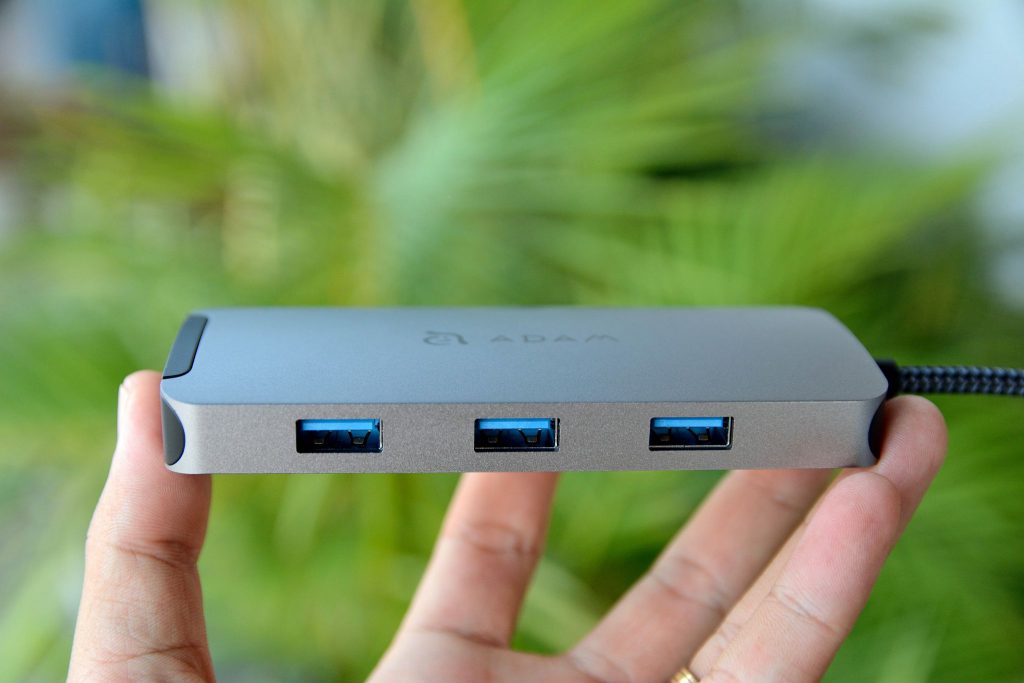 Trên tay Hub USB-C ADAM ELEMENTS 8 IN 1 – Hoàn thiện tốt, sạc PD 100W, không nóng, bảo hành 3 năm